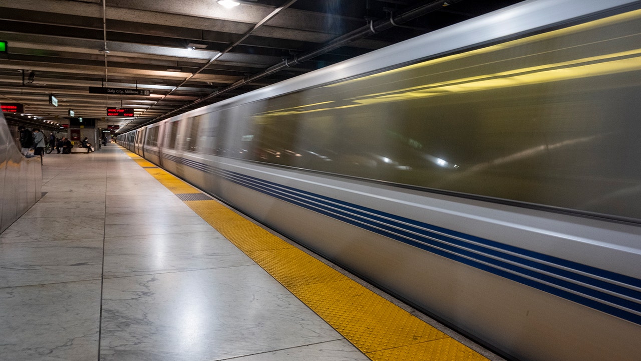 Power problem delays BART service