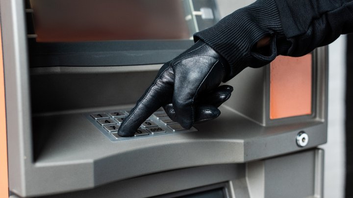 Bakersfield, California police on lookout for 2 ATM thieves
