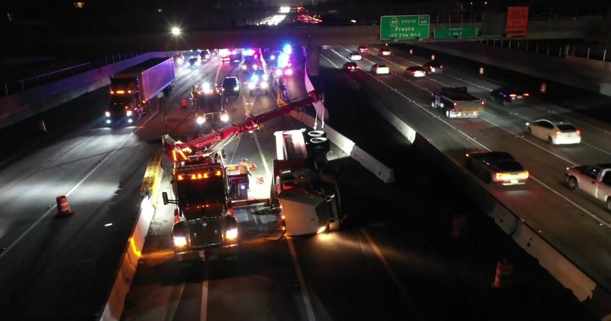 Suspect in stolen dump truck arrested after chase ends in crash on Highway 50 in Sacramento