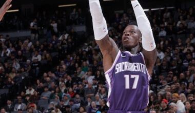 Schroeder hits late 3 in OT as Kings stun Rockets 125-124