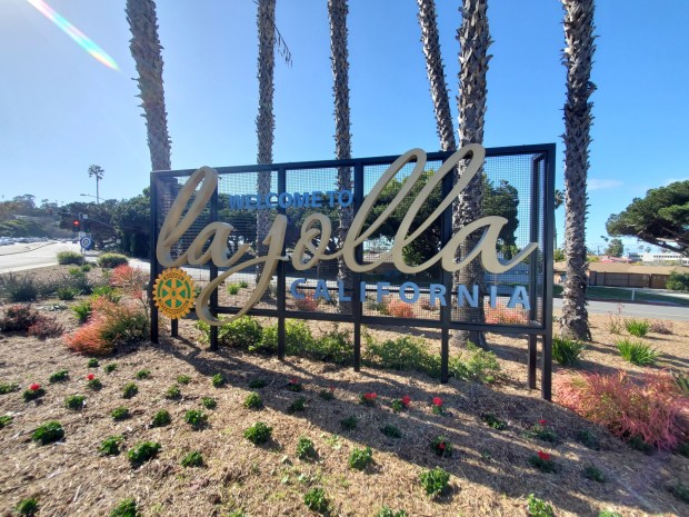 La Jolla's new "welcome" sign is on the triangular median at the intersection of Torrey Pines Road and La Jolla Shores Drive. (Ashley Mackin-Solomon)