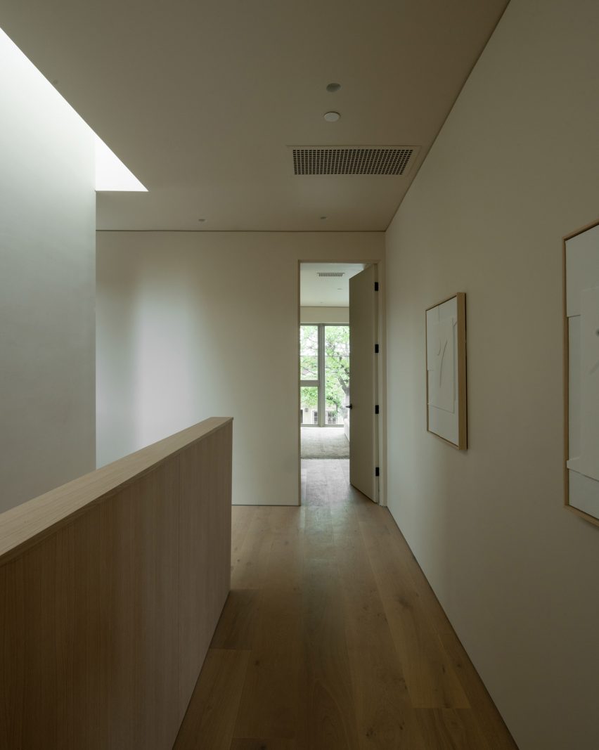 PPAA LA house with skylights