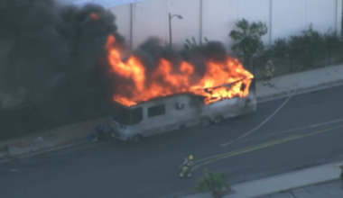 Large RV burns on Chatsworth street – NBC Los Angeles