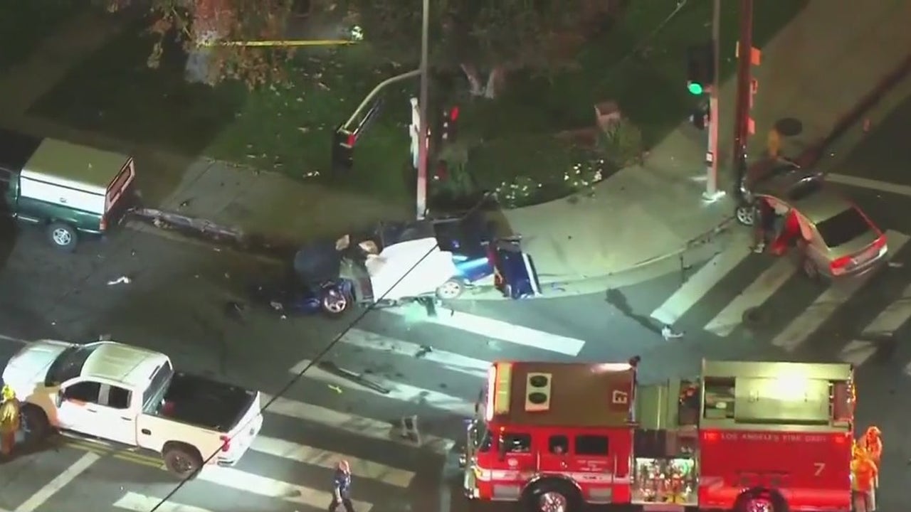 3 dead in multi-vehicle crash in Panorama City