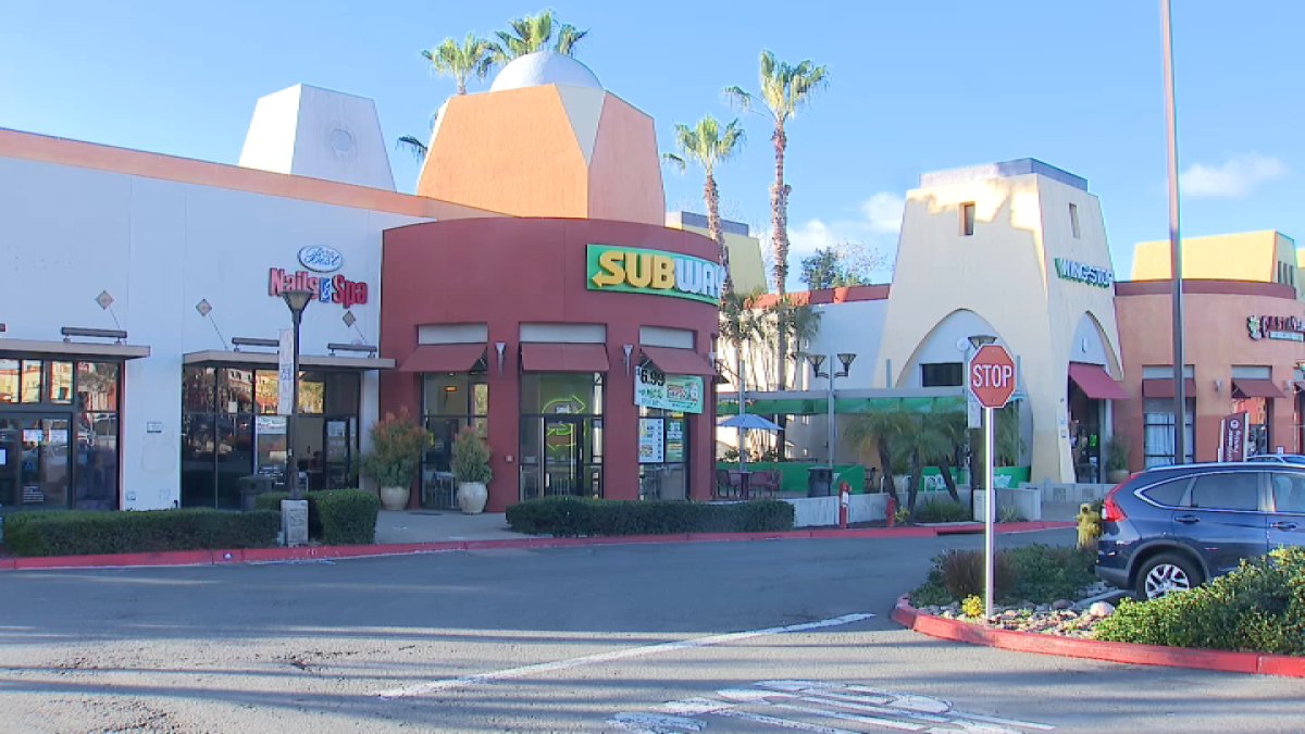 Search for suspect after armed robbery at Lincoln Subway shop – NBC 7 San Diego