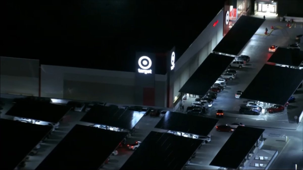 Police investigate stabbing at Westfield Topanga Mall – NBC Los Angeles