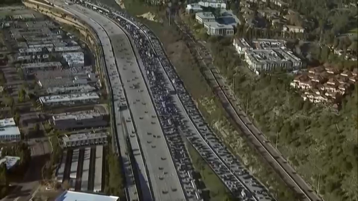 Interstate 5 north freeway closed, causing traffic delays – NBC 7 San Diego