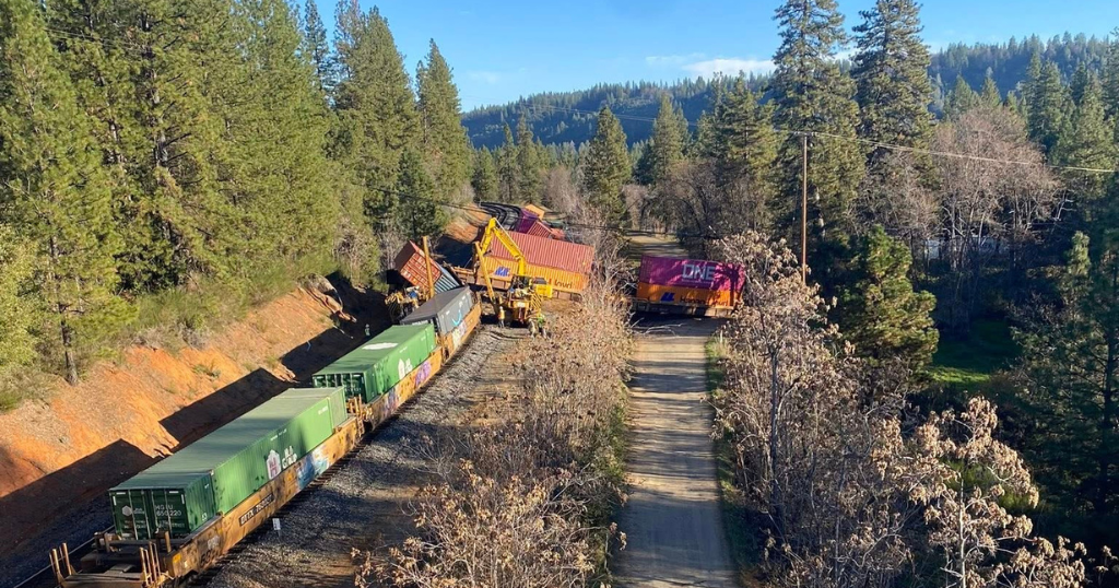 Over a dozen Union Pacific rail cars derail in Colfax