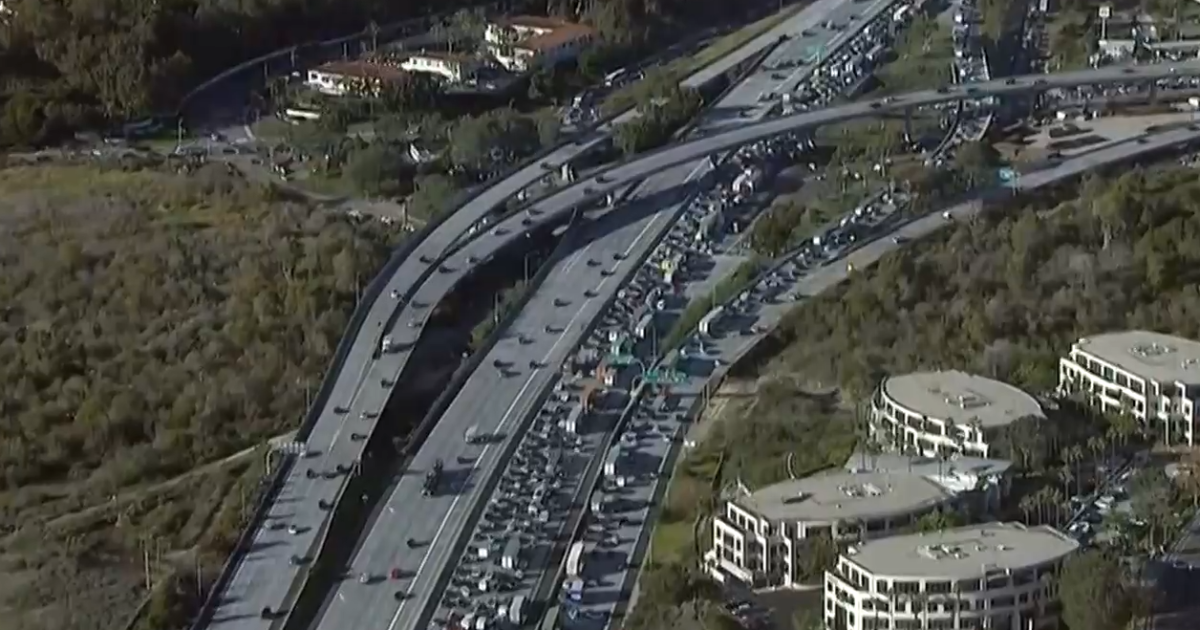 I-5 freeway closed due to police activity