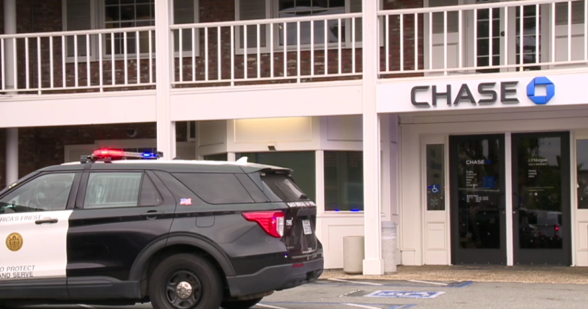 San Diego Police investigate bank robbery in Clairemont