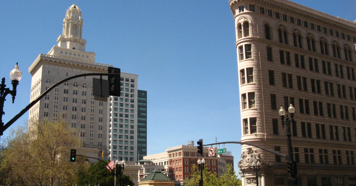 Oakland votes to install Flock safety cameras