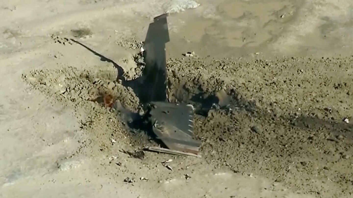 Pilot ejects safely before F-16 crash in California desert