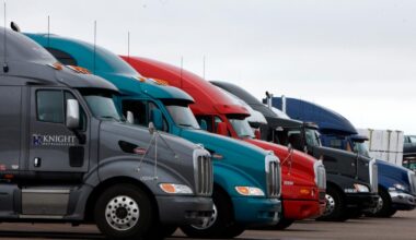 California delays revoking 17,000 commercial driver's licenses after immigrants sue