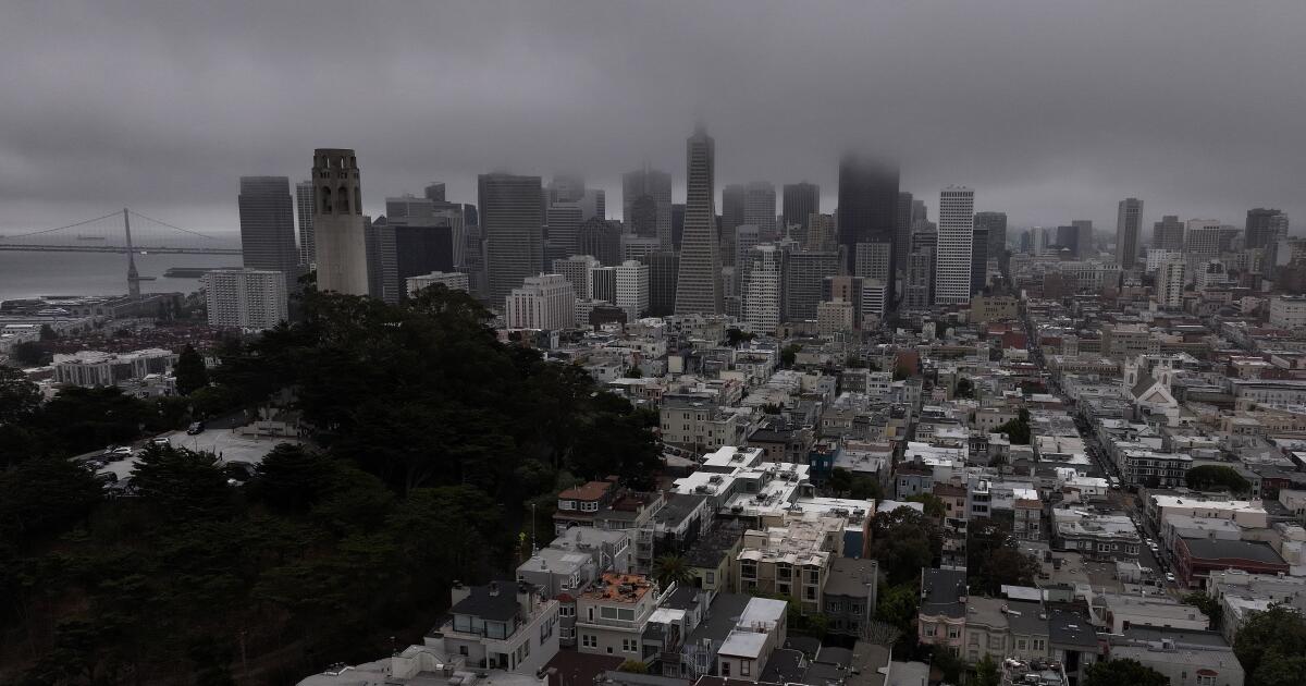 San Francisco outage disrupts trains, leaves 130,000 without power