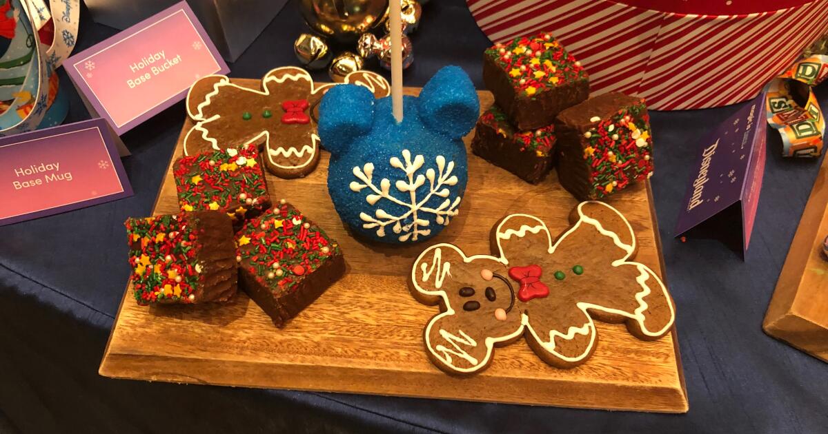 Guests report hours long waits for Disneyland's gingerbread cookie