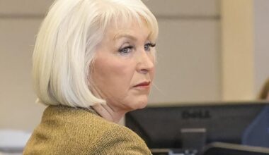 Trump issues a phony pardon for election fraudster Tina Peters