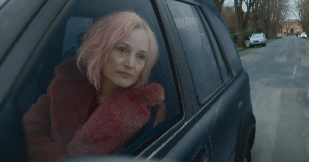 'Father Mother Sister Brother' review: Family tensions, subtly wrought