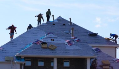 Economy expanded at a surprisingly strong 4.3% last quarter