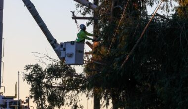 Strong winds wreak havoc on SoCal roads; Highway 118 shut in Moorpark