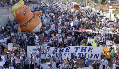 Column: California Democrats have momentum, Republicans have problems