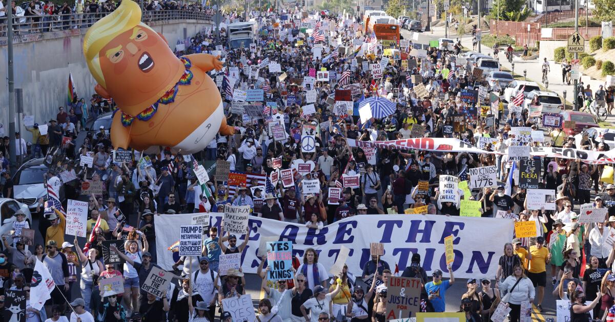 Column: California Democrats have momentum, Republicans have problems