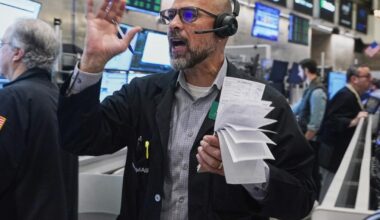 Stocks hold in place in the countdown to Fed meeting