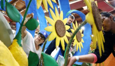 Photos: An army of volunteers getting floats prepared for the 137th Rose Parade
