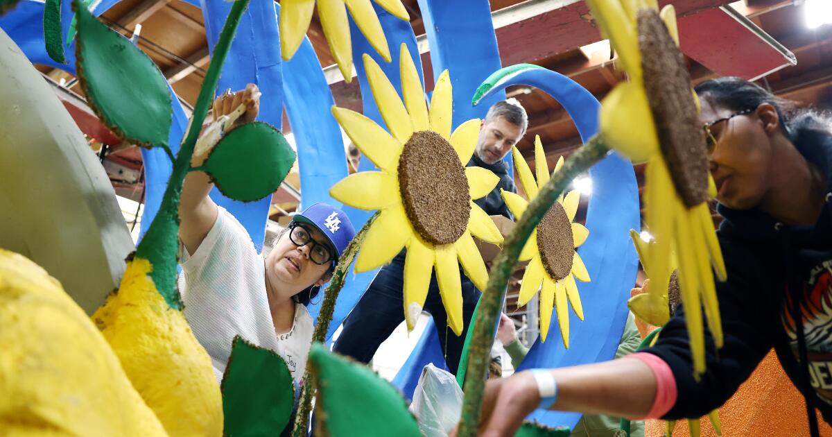 Photos: An army of volunteers getting floats prepared for the 137th Rose Parade