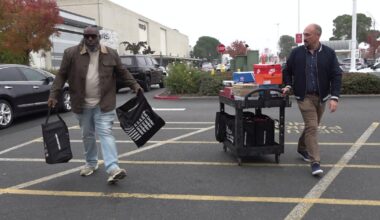 Sacramento volunteers give back after thieves try to steal presents from nonprofit