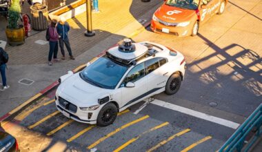 Blackout in San Francisco Litters Streets with Traffic-Blocking, Deactivated Waymos