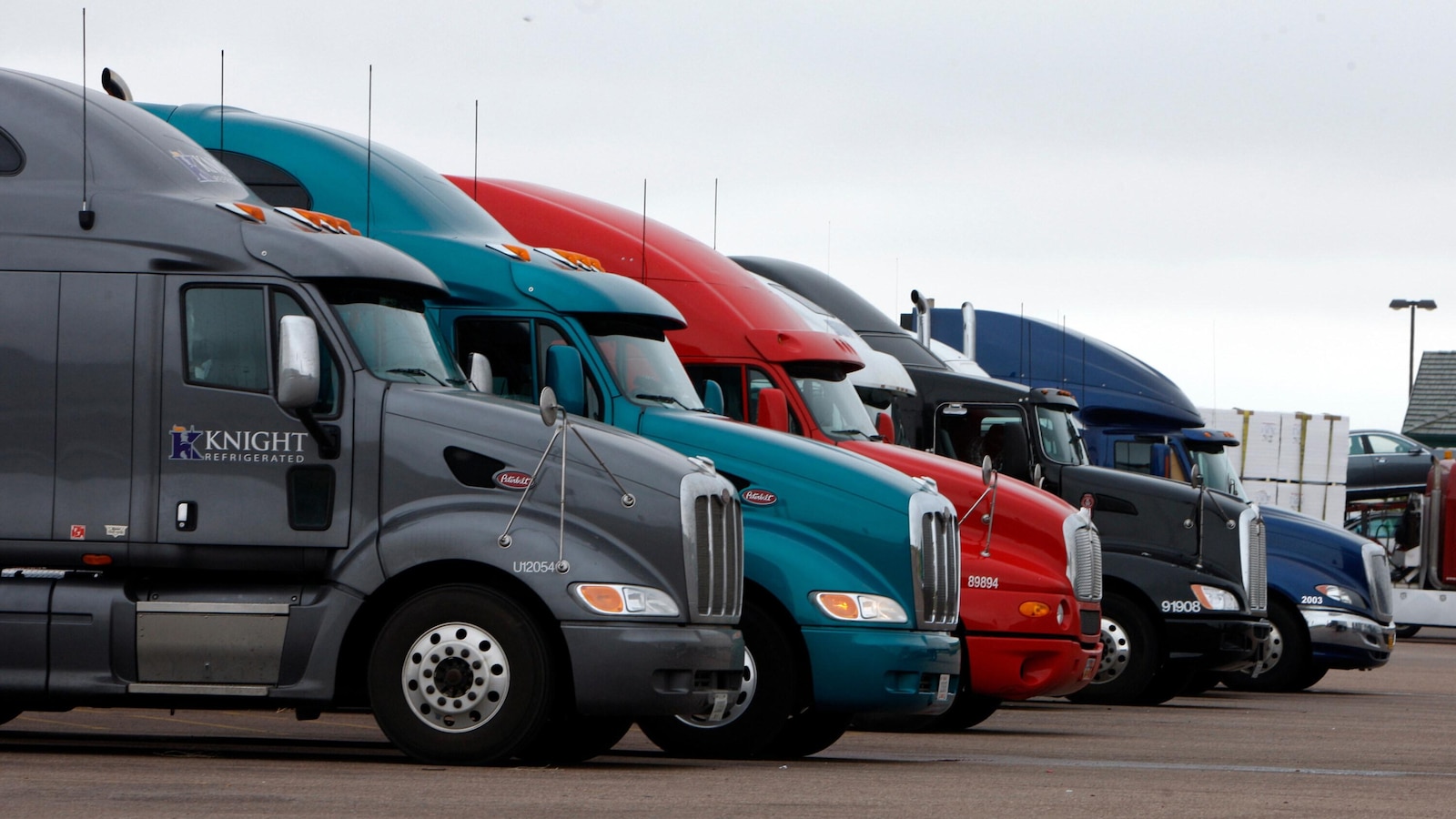 California delays revoking 17,000 commercial driver's licenses until March after immigrants sue