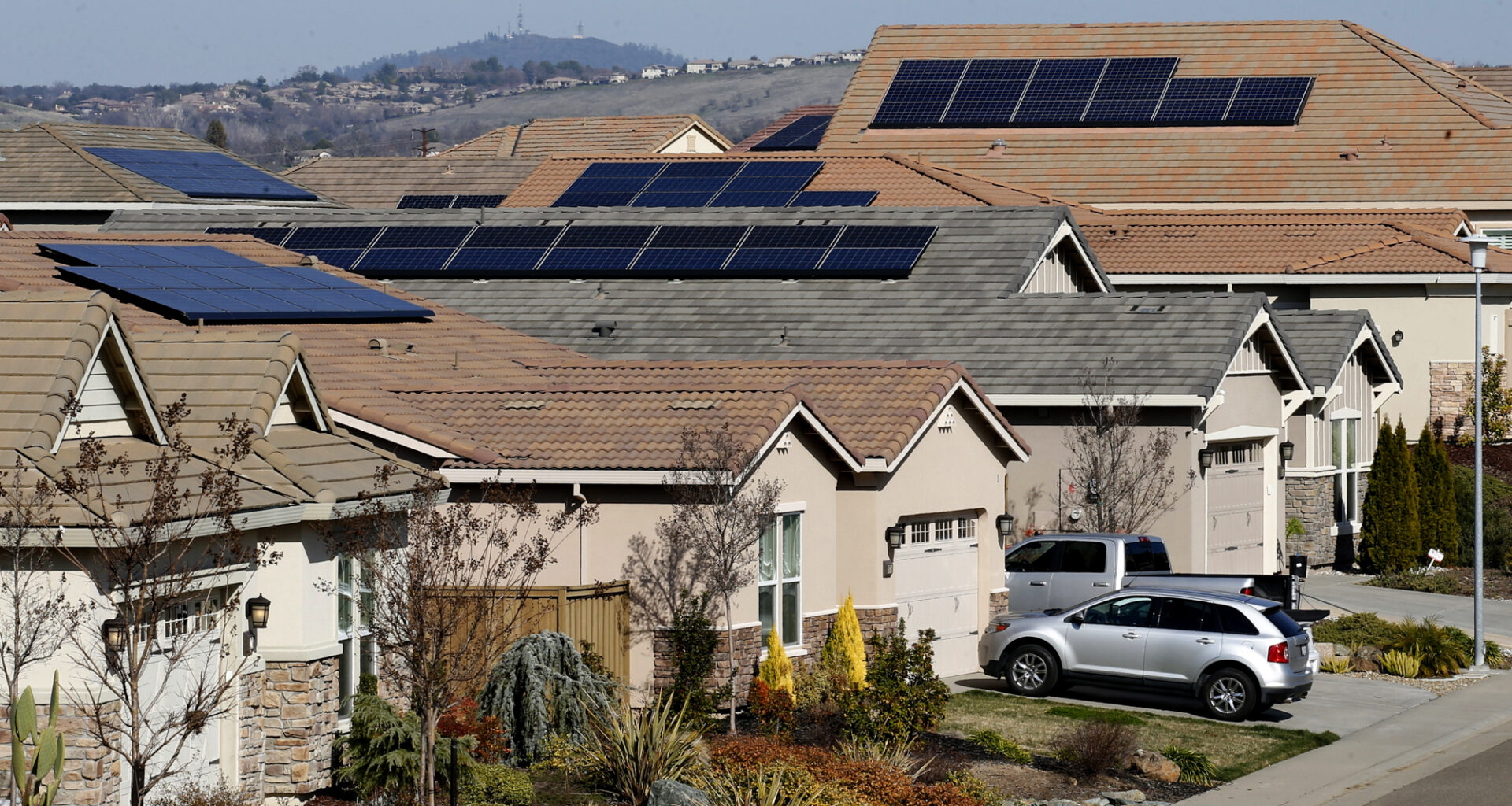 Homeowners could get grants for roofs under new CA law