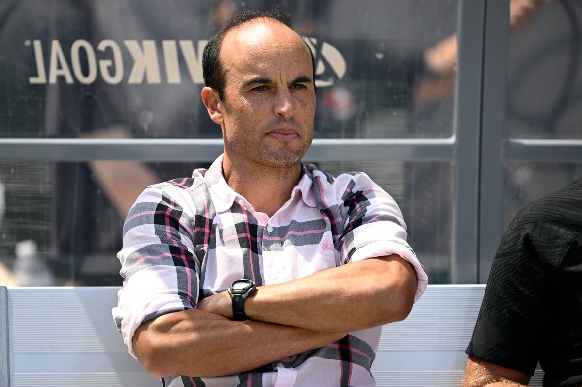 Landon Donovan on the bench with the San Diego Wave