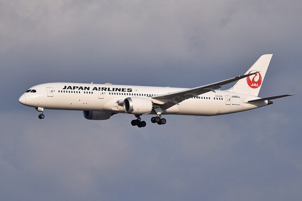 Japan Airlines San Francisco to Tokyo Flight with 787 Turbulence Injures Attendant