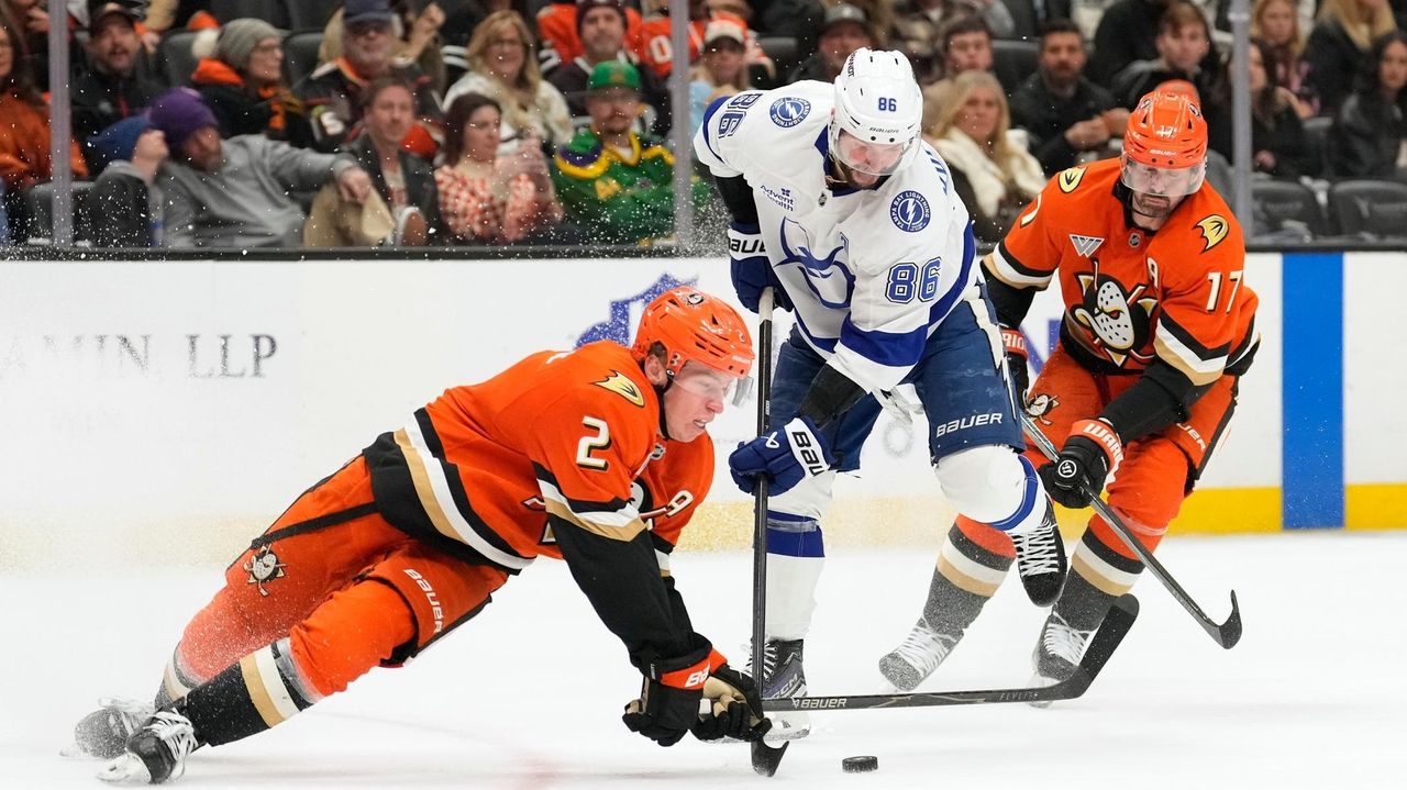 Darren Raddysh scores in OT, Lightning beat Ducks 4-3 in coach Jon Cooper's 1,000th game
