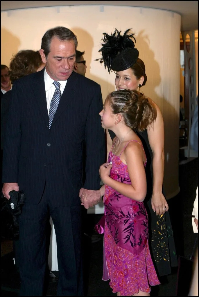 Tommy Lee Jones with his daughter Victoria in Paris, France, on July 18, 2002. Gamma-Rapho via Getty Images