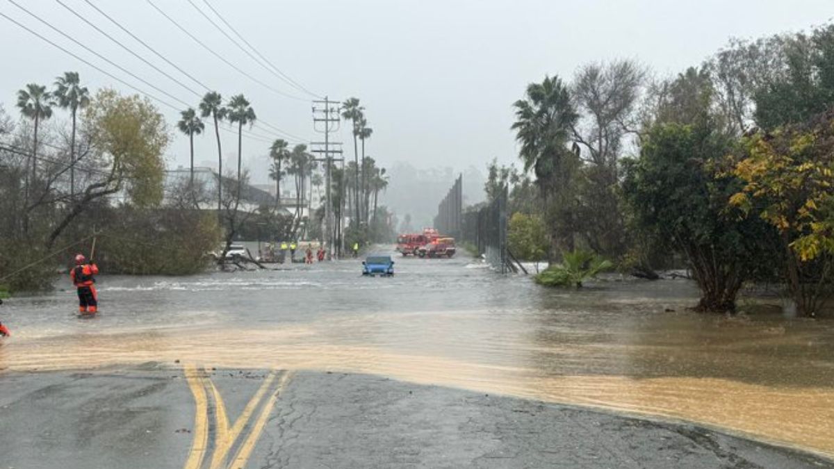 Lifeguards rescue adult, child trapped in car in Fashion Valley