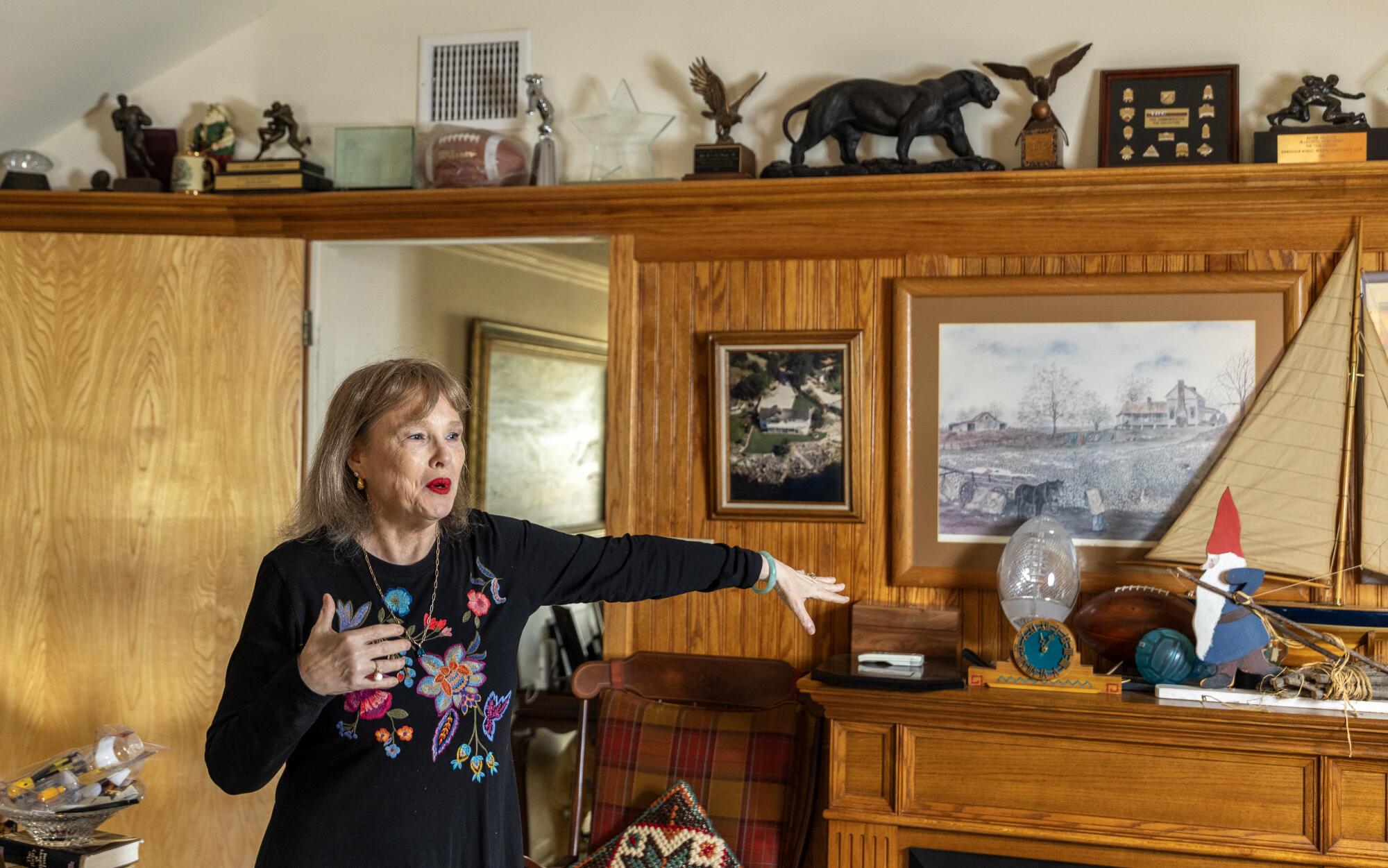 Melanie Jackson, daughter of the late Keith Jackson, talks about some of her dad's memorabilia.