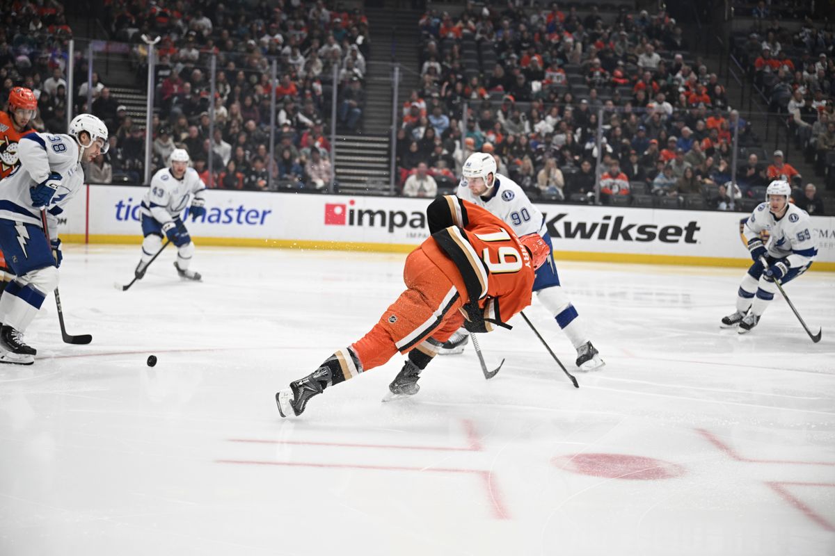 Anaheim Ducks right wing Troy Terry (19) shoots a goal attempt against the Lightning at the Honda Center on December 31,2025 in Anaheim, California.