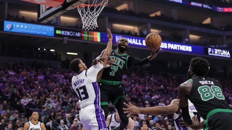 Boston Celtics guard Jaylen Brown (7) attempts a layup over...