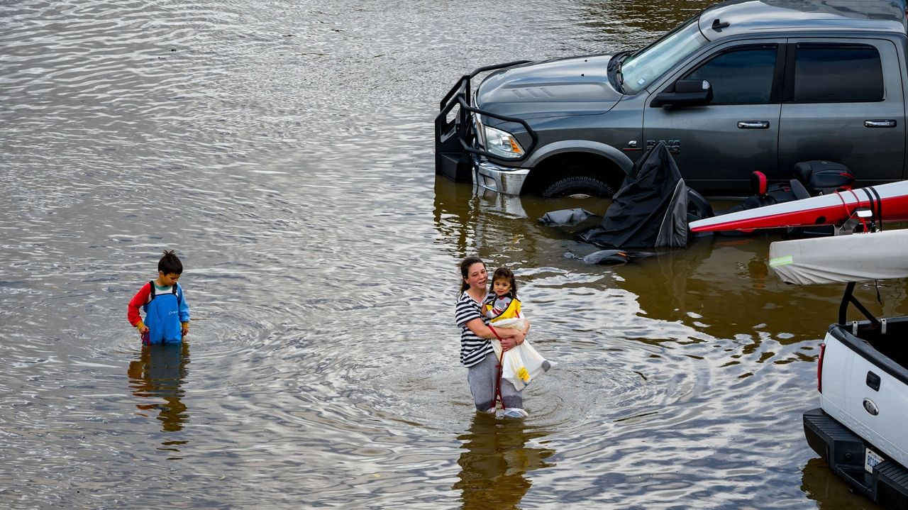 Heavy rain, high tides cause flooding along stretch of Northern California