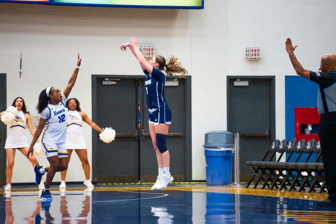 Epps’ Career Day Leads Aggies To Road Win Over Bakersfield