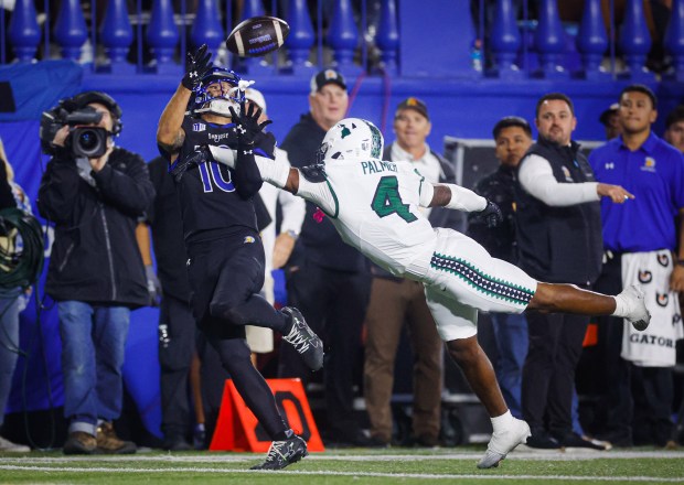 San Jose State's Danny Scudero (10) catches the ball against Hawaii's Elijah Palmer (4) during the second quarter at CEFCU Stadium in San Jose, Calif., on Saturday, Nov. 1, 2025. (Shae Hammond/Bay Area News Group)