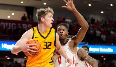 Garrett scores 30, Oakland downs Robert Morris 96-73 – Macomb Daily