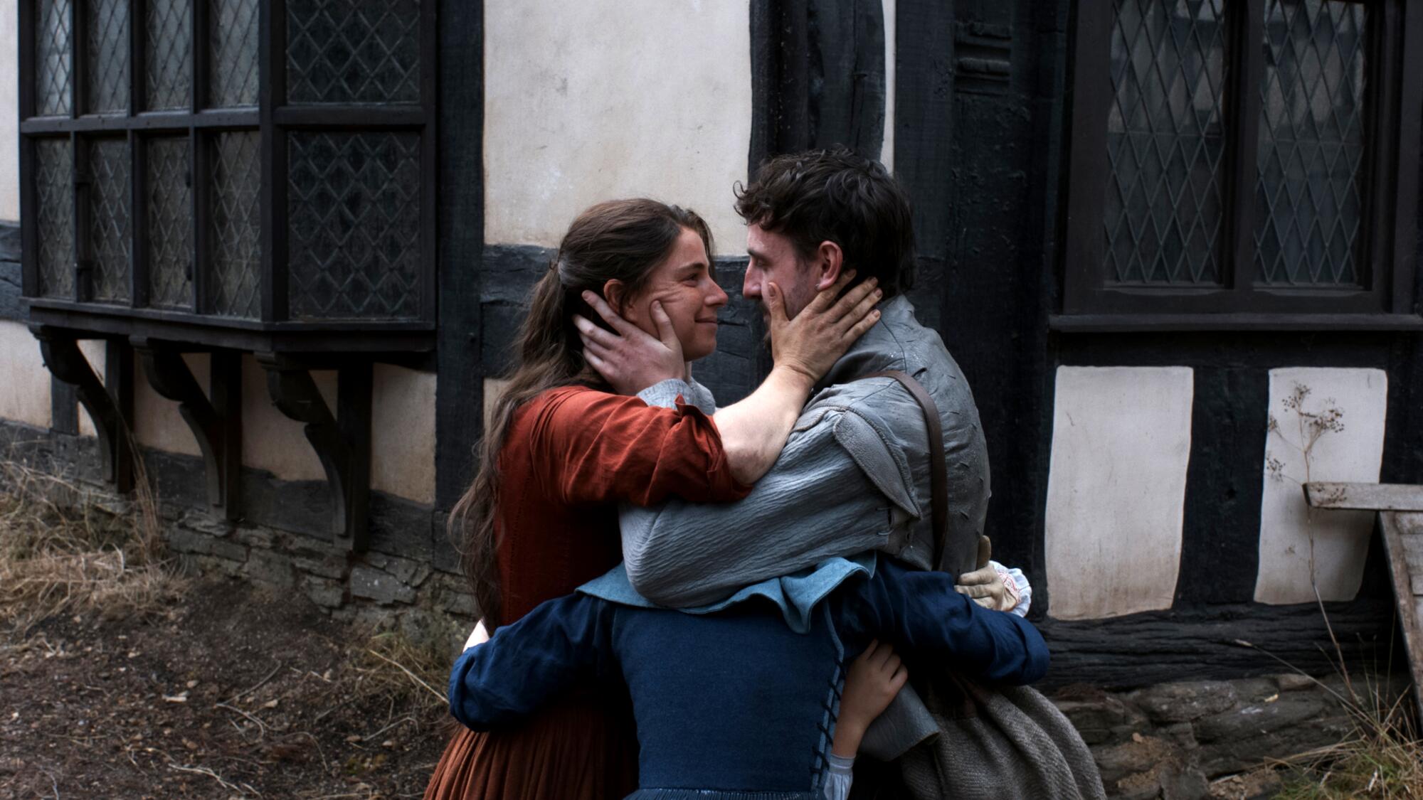 Jessie Buckley and Paul Mescal in "Hamnet."