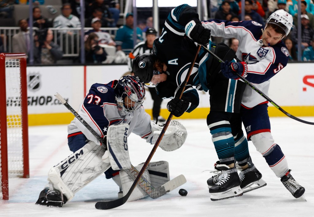 San Jose Sharks, led by Pavol Regenda, beat Columbus Blue Jackets