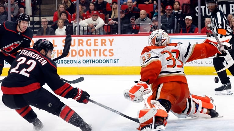 Carolina Hurricanes' Logan Stankoven (22) redirects a pass from Taylor...