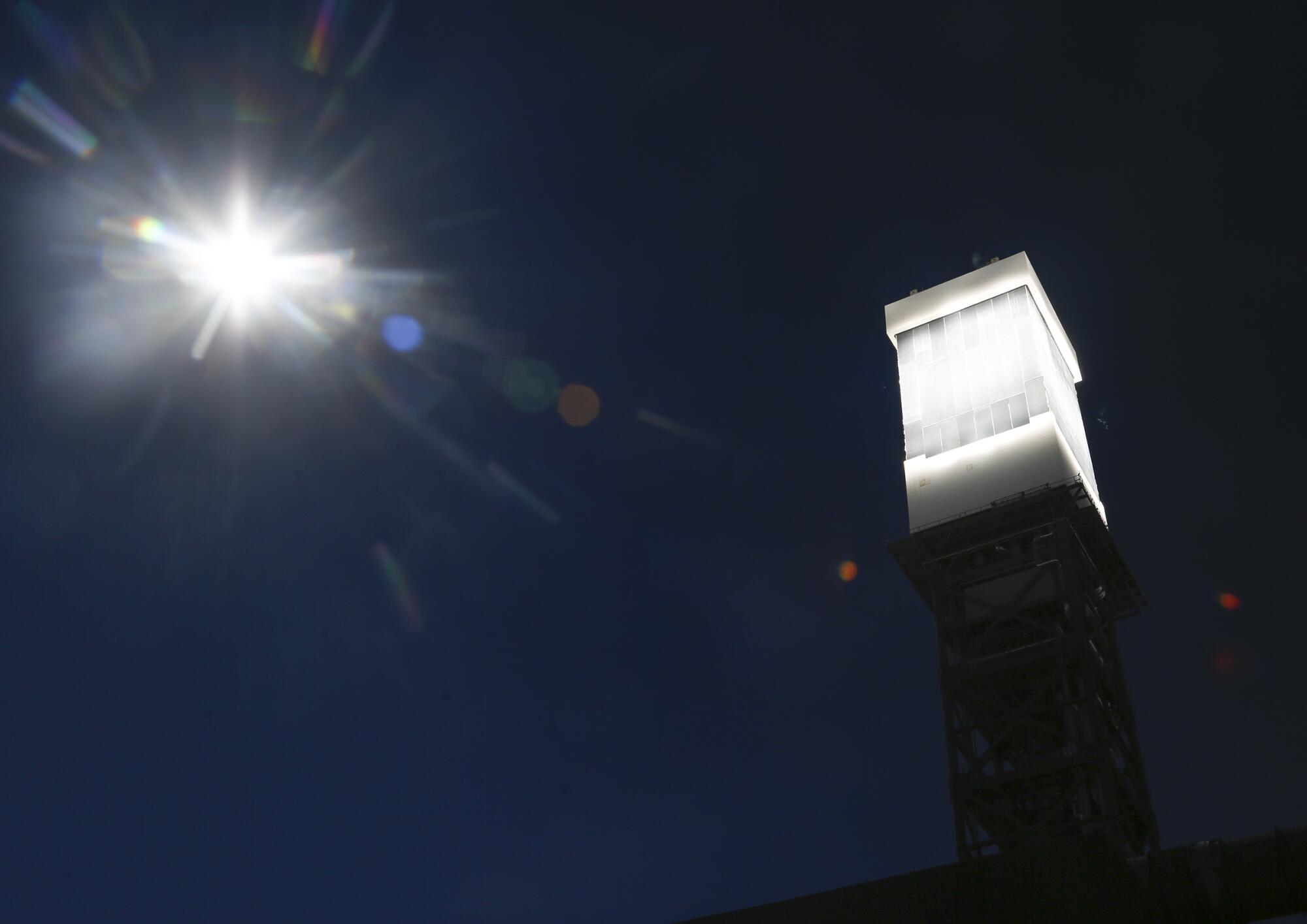 Thousands of software-controlled heliostats concentrate the sunlight on a boiler.