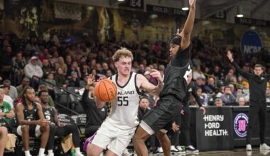 Robinson Drops 35; Oakland Falls to Wright State