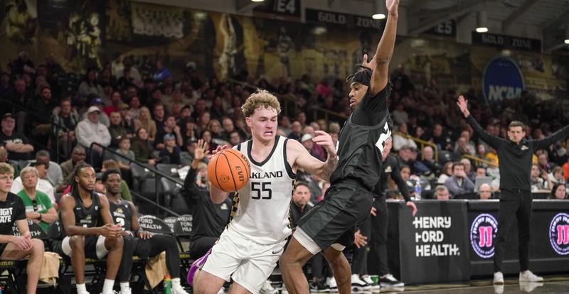 Robinson Drops 35; Oakland Falls to Wright State